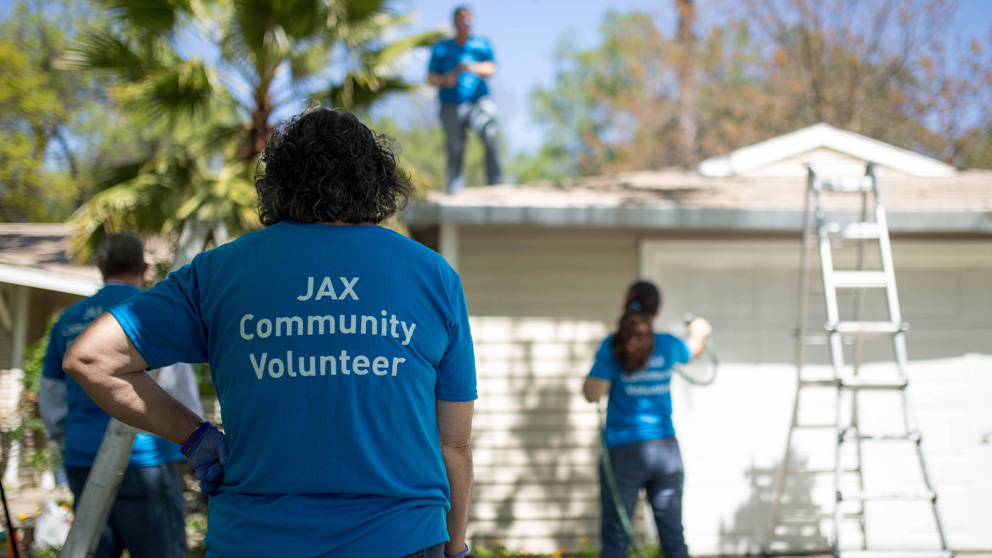 JAX hosts volunteer service days to help families impacted by Alzheimer’s disease 