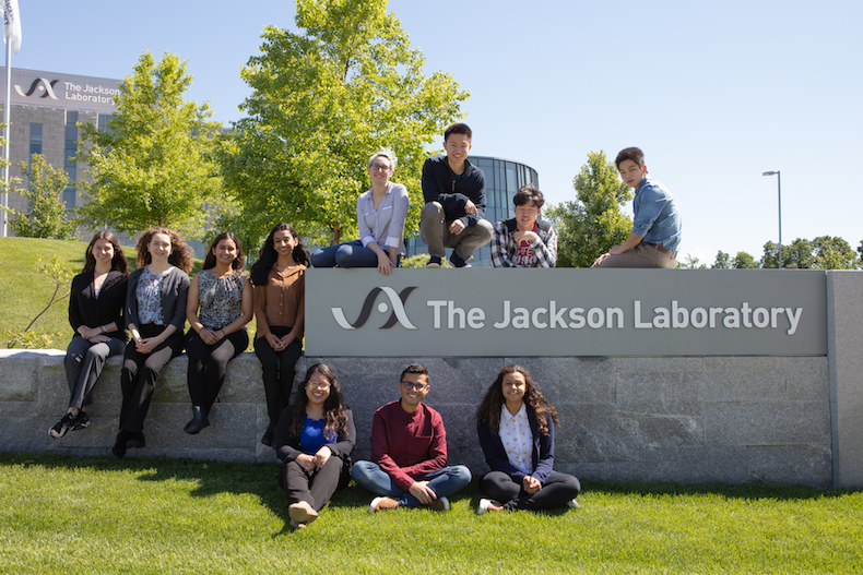 Group photo of 2019 Summer Student Program at JAX Genomic Medicine