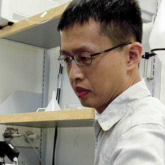 Associate Professor Zhong-wei Zhang, Ph.D. in lab