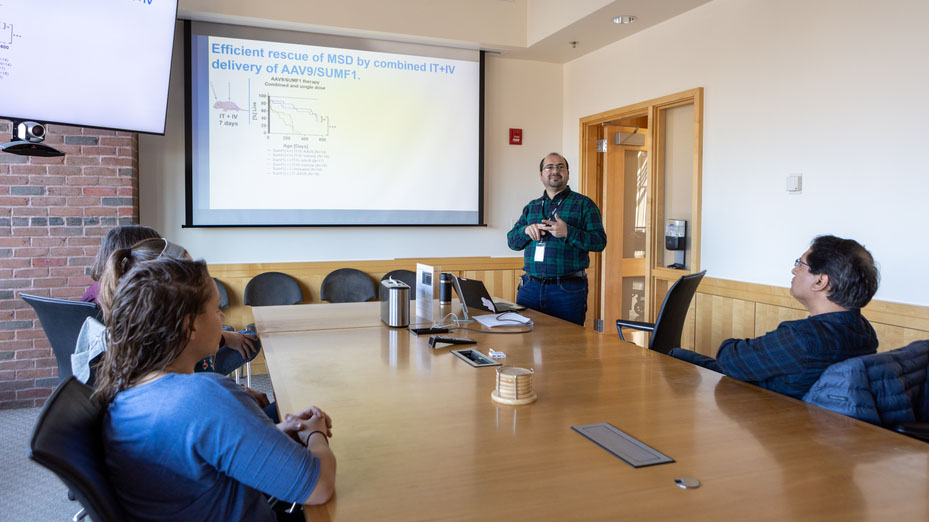 Max Presa meets with colleagues at The Jackson Laboratory to discuss research progress in MSD, a rare disease.